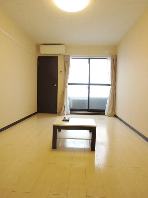 居室・リビング　★明るいお部屋です★