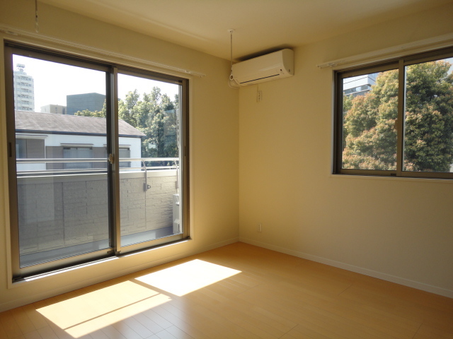 居室・リビング　２面採光のお部屋☆