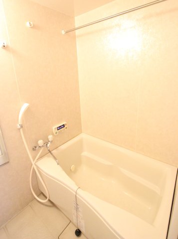 バス・シャワールーム　コンパクトで使いやすいお風呂です