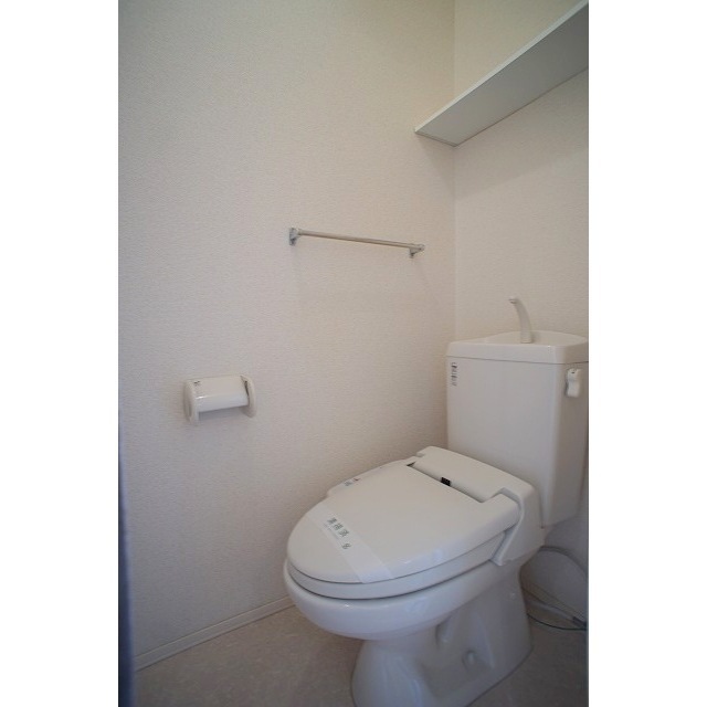 トイレ　※同タイプの他室の参考写真です。
