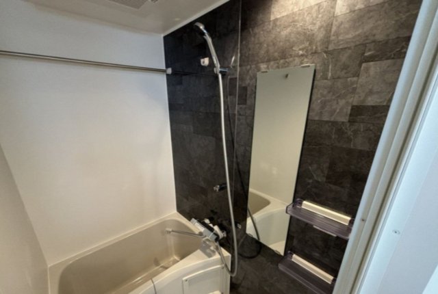 バス・シャワールーム　落ち着いた空間のお風呂です