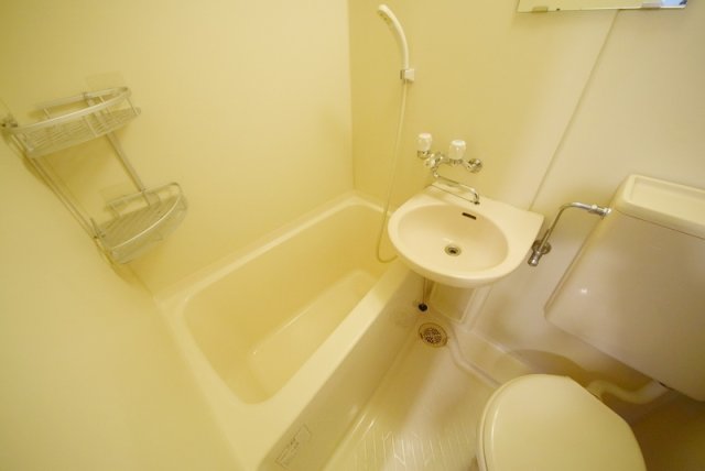 バス・シャワールーム　※別部屋の参考写真です。