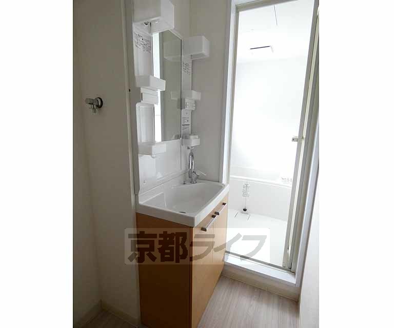 洗面設備　独立洗面台です