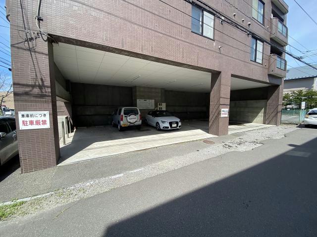 駐車場　駐車場