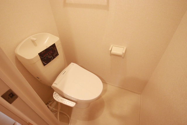 トイレ　※別室の参考写真の為、現況優先です。