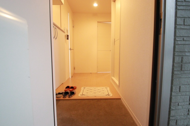 玄関　※別室の参考写真の為、現況優先です。