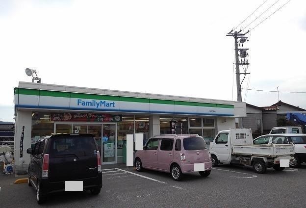 コンビニ　ファミリーマート（コンビニ）まで450m