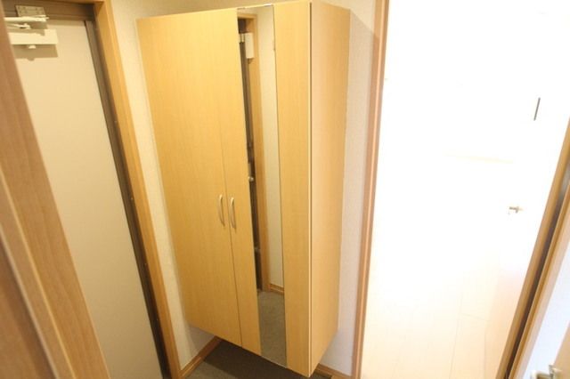 玄関　別階同タイプ参考写真