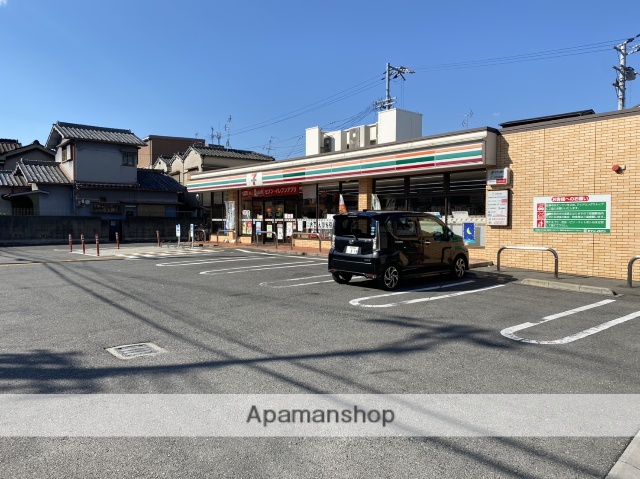 コンビニ　セブンイレブン（コンビニ）まで358m