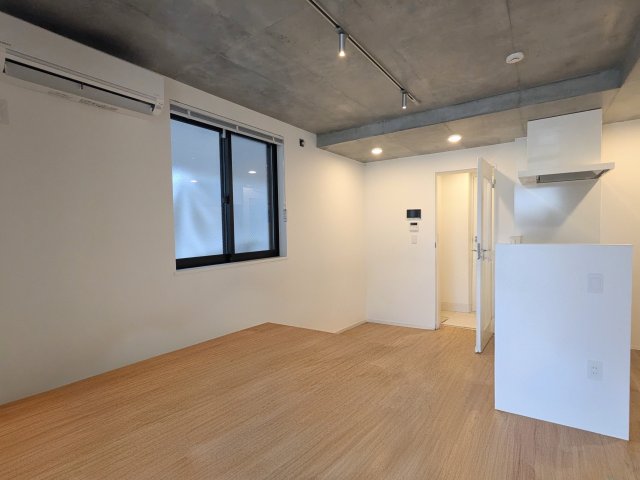 居室・リビング　こちらの居間で趣味の時間をお楽しみください