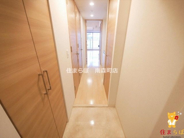 玄関　「気になったら、LINEで気軽に相談できますよ。」