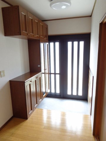 玄関　※掲載写真は過去分の為、現況を優先します。広くて開放感のある