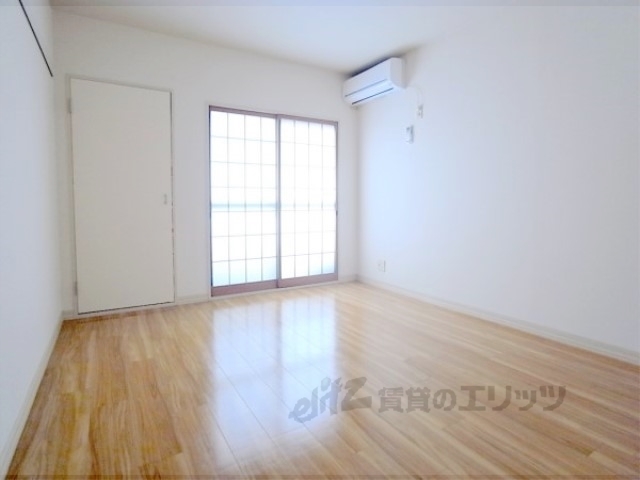 居室・リビング　南向きのお部屋です。