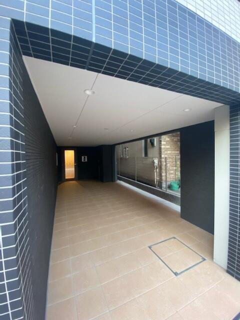 エントランス　落ち着いたエントランスです