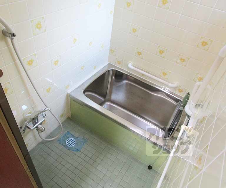 バス・シャワールーム　室内の写真です。