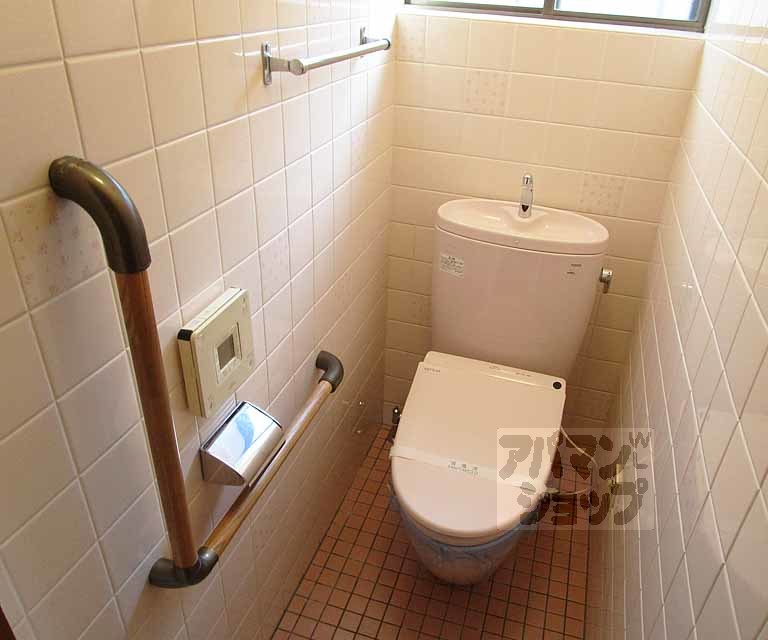 トイレ　室内の写真です。