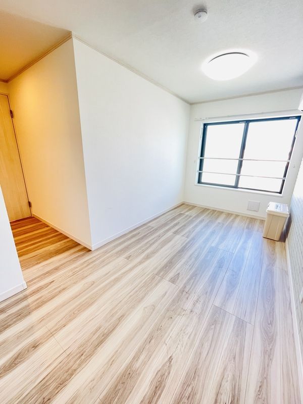 居室・リビング　☆明るい洋室☆