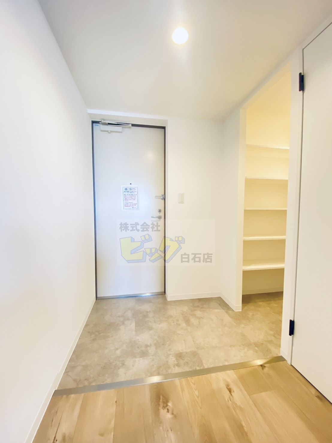 玄関　広々とした玄関です♪