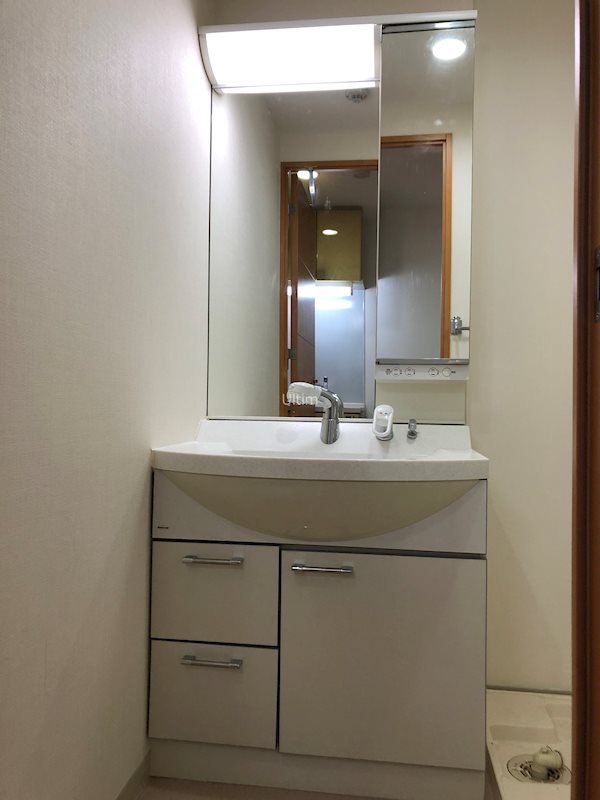 洗面設備　違うお部屋の写真です。ご参考までに