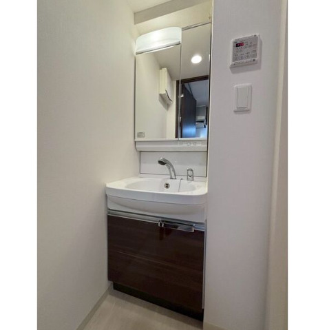 洗面設備　※同物件他部屋写真 反転、色違いの場合有 現況優先