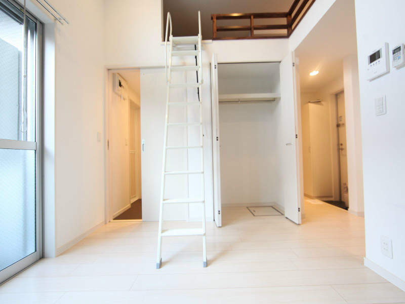 居室・リビング　洋室8.7帖　ロフト6.2帖（収納でもお部屋でも使えます）