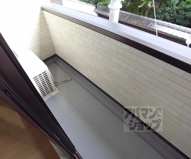 バルコニー　バルコニーは南向きです。