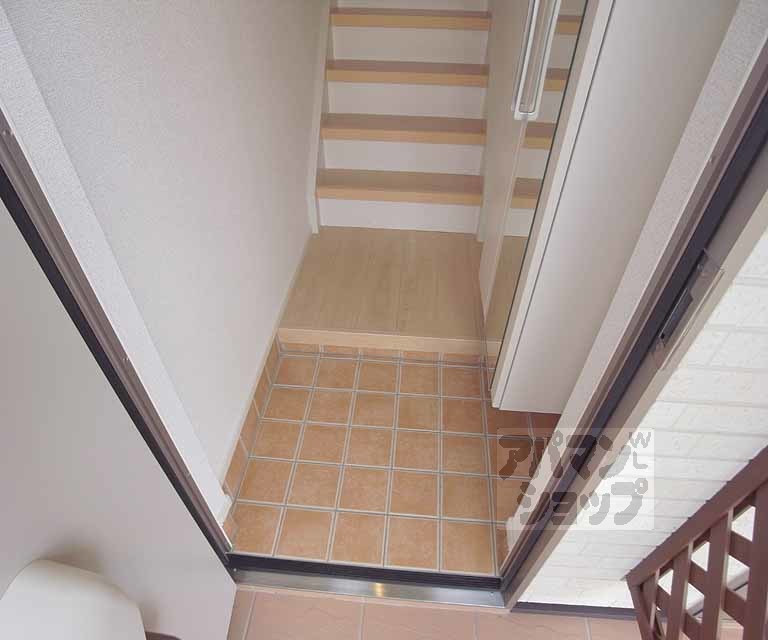 玄関　段差も少なく安心です。