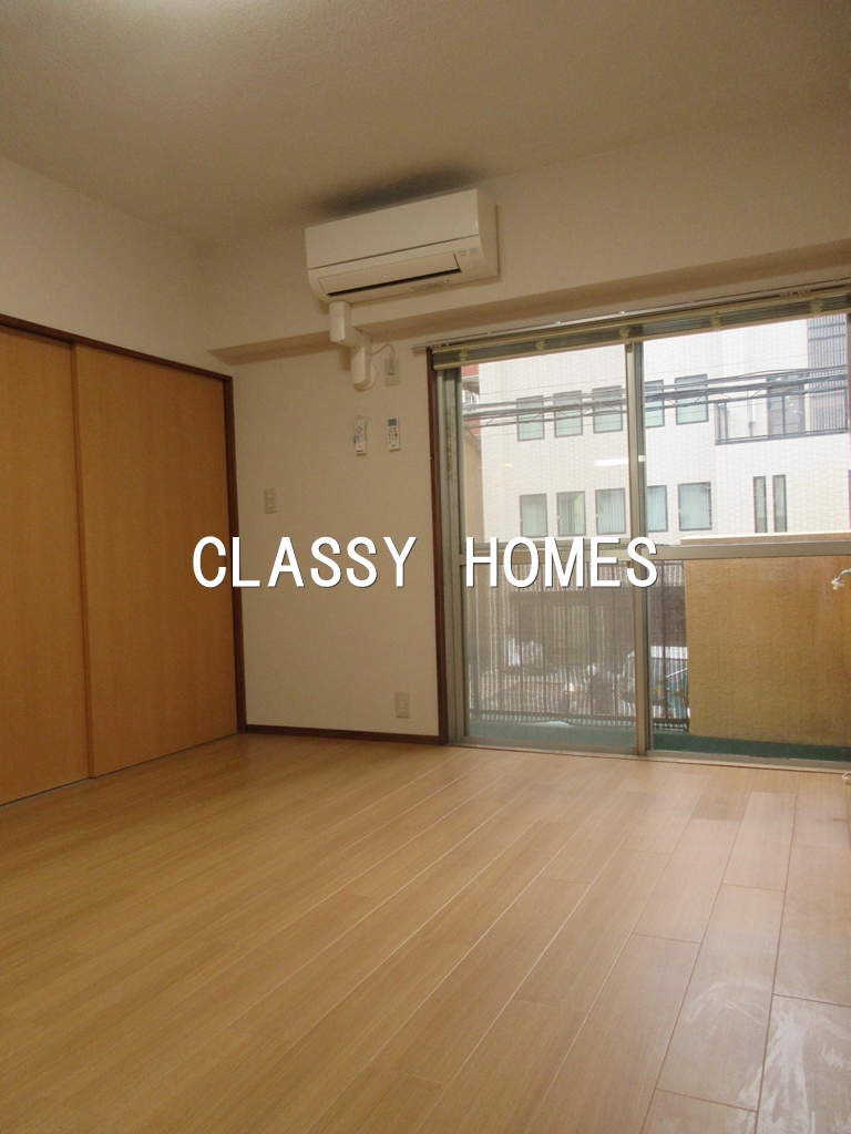 居室・リビング　1981年竣工　公園ビル：内観