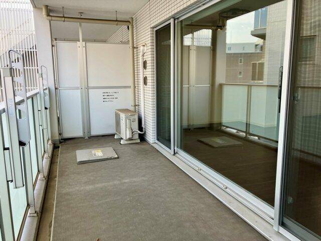 バルコニー　広いバルコニー
