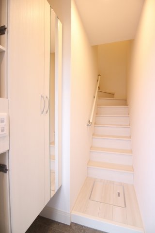 玄関　同社施工例です。