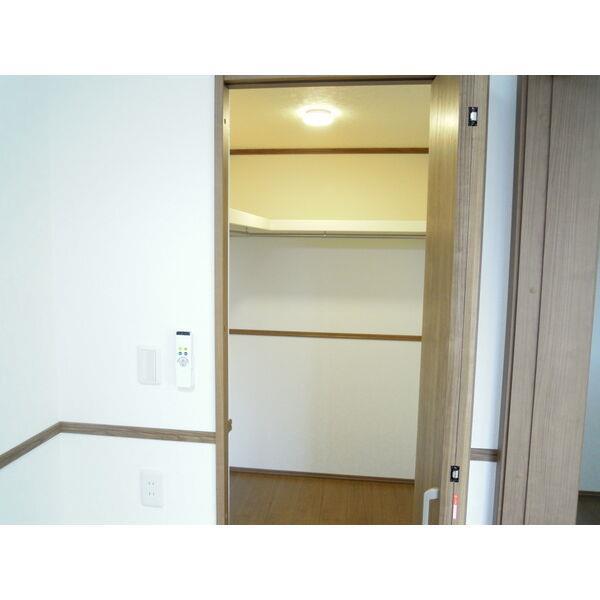 収納　ウォークインクローゼット付き