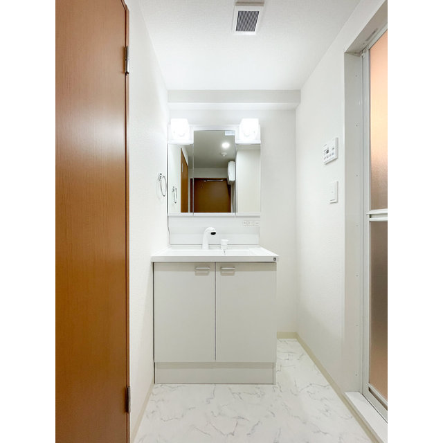 洗面設備　広い洗面スペース