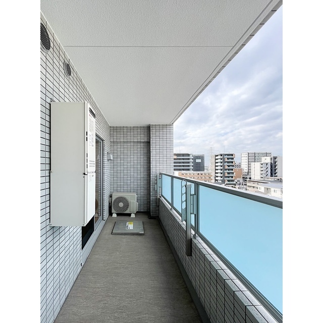 バルコニー　暖かな日差しのふりそそぐバルコニー