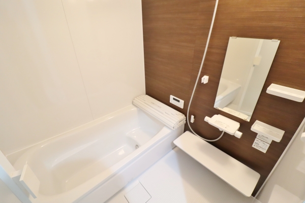 バス・シャワールーム　追い炊き機能完備でファミリーや長湯にも対応できるポイントです