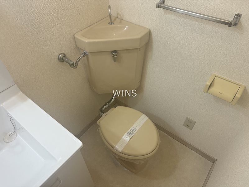 トイレ　※同タイプの別部屋参考写真です。