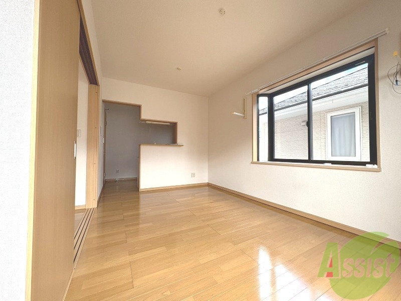 居室・リビング　１０．５帖のリビングです。お部屋を広く使えます。