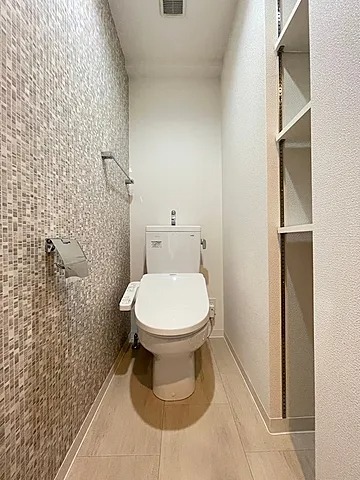 トイレ　温水洗浄便座付きです