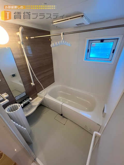 バス・シャワールーム　窓付きで風通し良好！