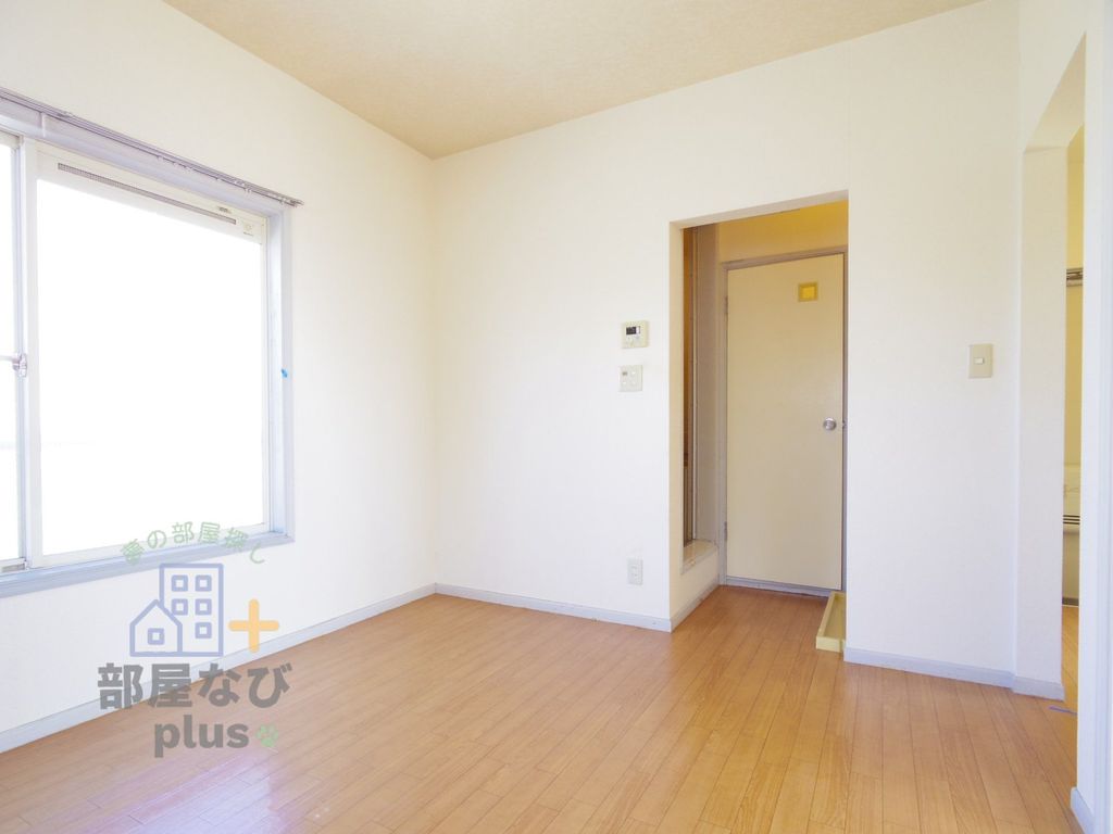 居室・リビング　※他号室写真です