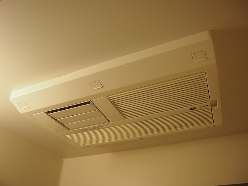 バス・シャワールーム　浴室乾燥機