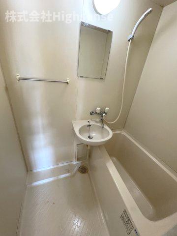 バス・シャワールーム　コンパクトで使いやすいお風呂です