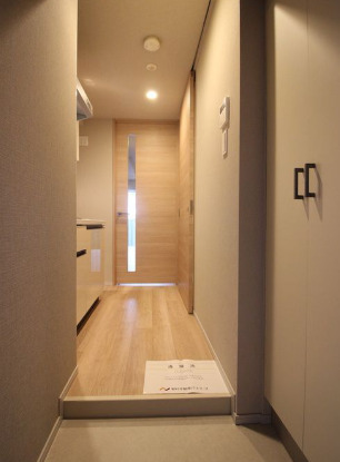 玄関　※別部屋の参考写真です。