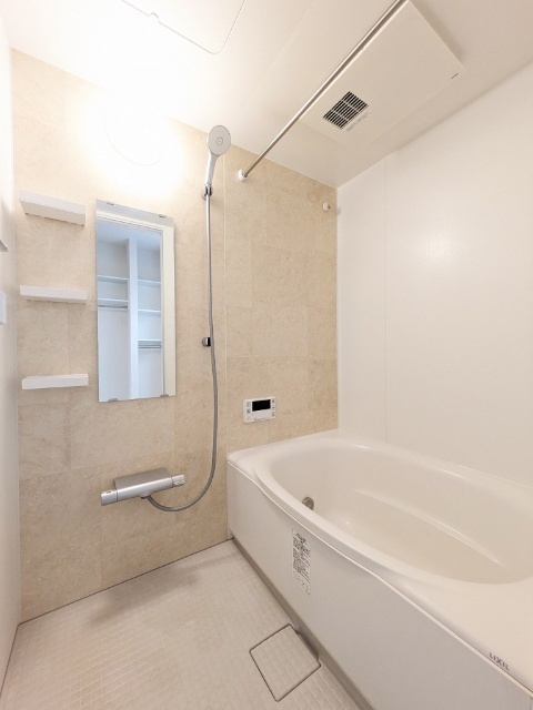 バス・シャワールーム　換気暖房乾燥機付浴室