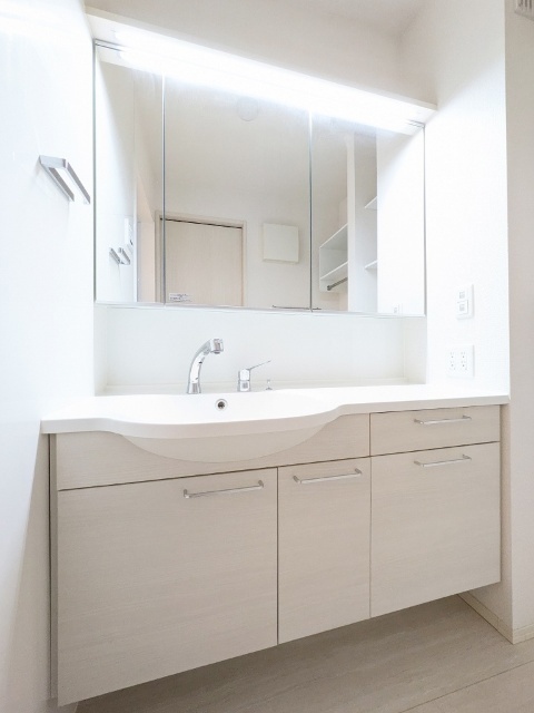 洗面設備　三面鏡（整理棚付き）洗髪洗面化粧台