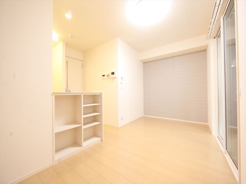 居室・リビング　ＬＤＫ9.7帖　カウンターキッチン　エアコン完備　バルコニー