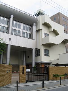 中学校　玉津中学校（中学校）まで361m