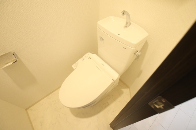 トイレ　※別室の参考写真の為、現況優先です。