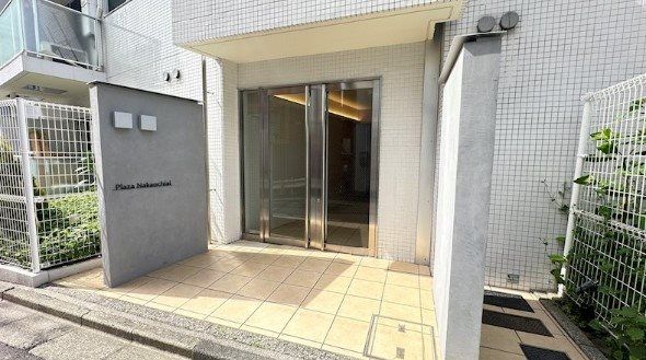 エントランス　☆《見学予約受付中》☆★仲介手数料は賃料の半月分+税★