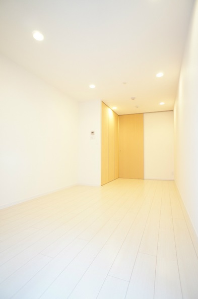 その他部屋・スペース　優しい色合いのフローリングの居室です