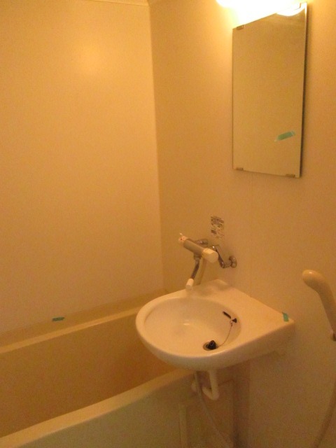 バス・シャワールーム　※クリーニング前の写真です※